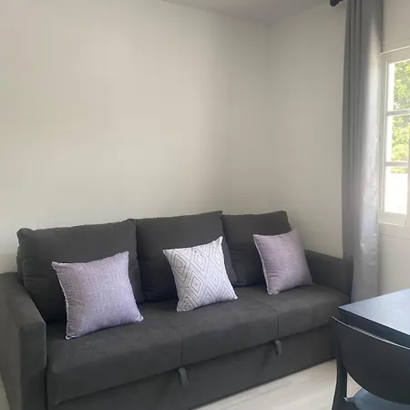 Leon 38 Private Parking - Eaw Homes *