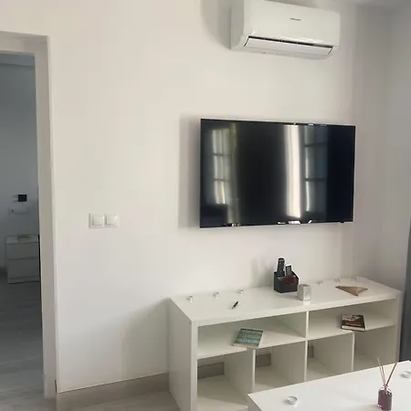 Leon 38 Private Parking - Eaw Homes *