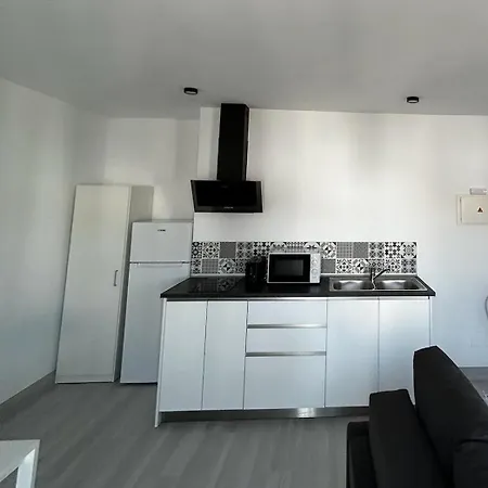 Leon 38 Private Parking - Eaw Homes Appartement *