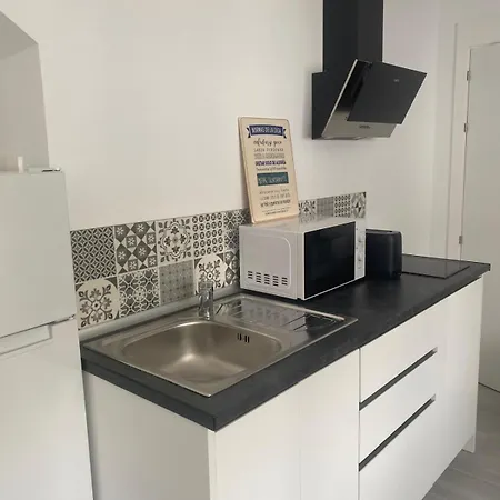 Leon 38 Private Parking - Eaw Homes *